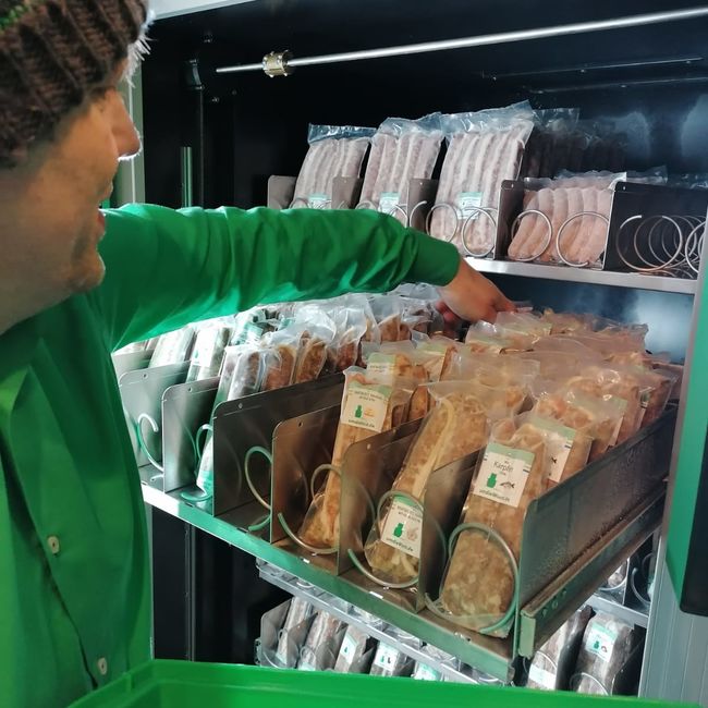 BRATWURSTautomat in Rittersbach befüllen umdieWurst.de