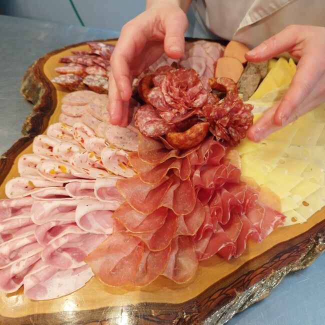 Wurstplatte bevor die Deko drauf kommt