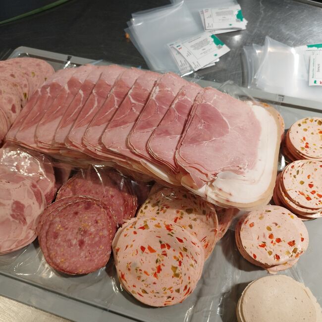 Geschnittene Aufschnittwurst für die SB-Theke