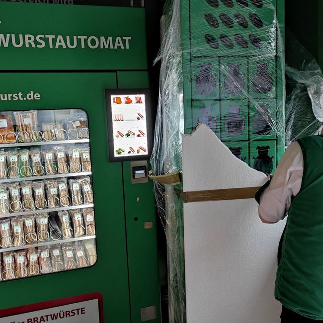 BRATWURSTdosen aus dem Automaten - umdieWurst.de