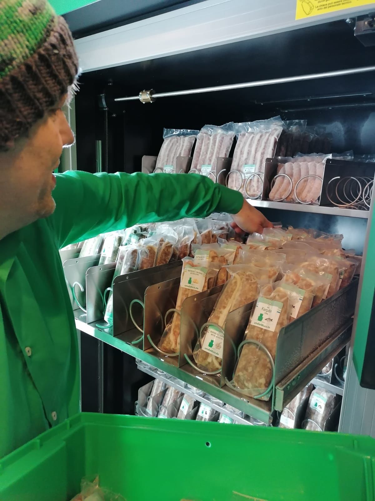 BRATWURSTautomat in Rittersbach befüllen umdieWurst.de