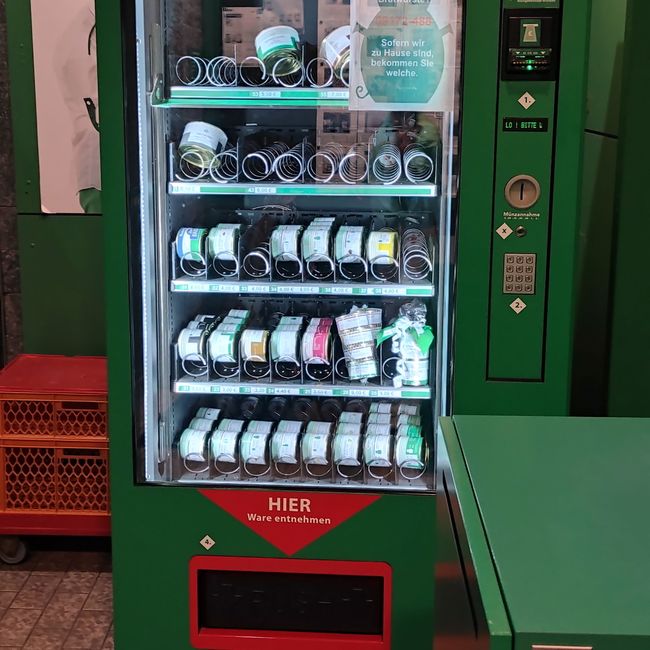 BRATWURSTomat - Automat mit gefrorenen BRATWÜRSTEN umdieWurst.de