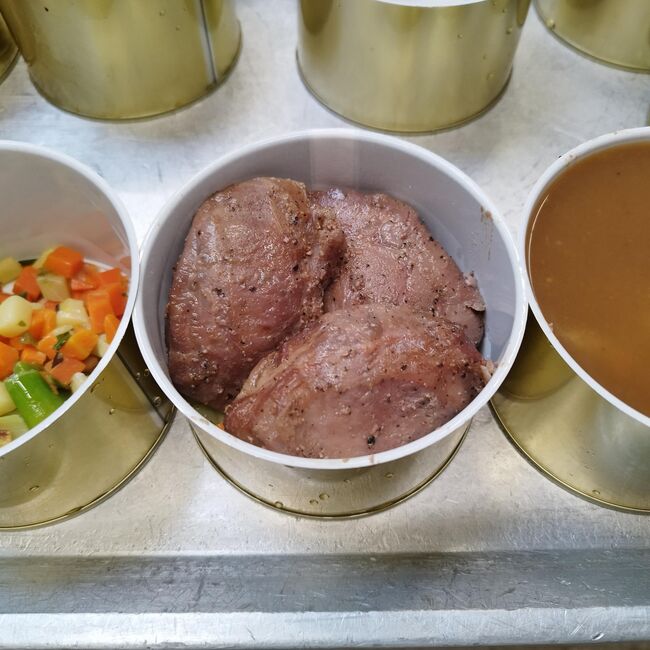 Schweinebäckchen in der Dose