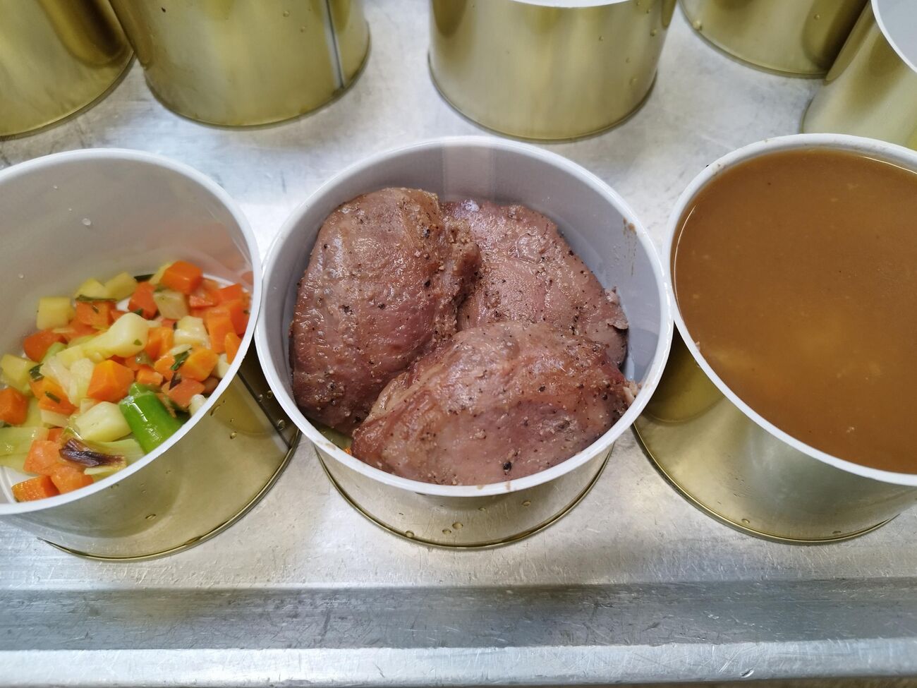 Schweinebäckchen in der Dose