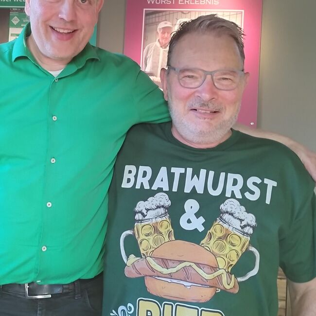 Mit BRATWURSTshirt im WURSTaurant