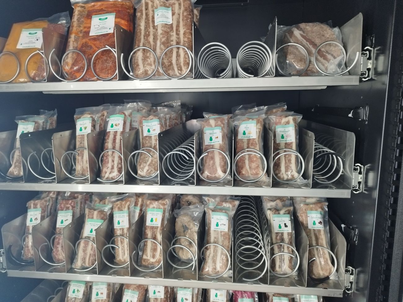 Frisch aufgefüll - BRATWURSTautomat Metzgerei Böbel