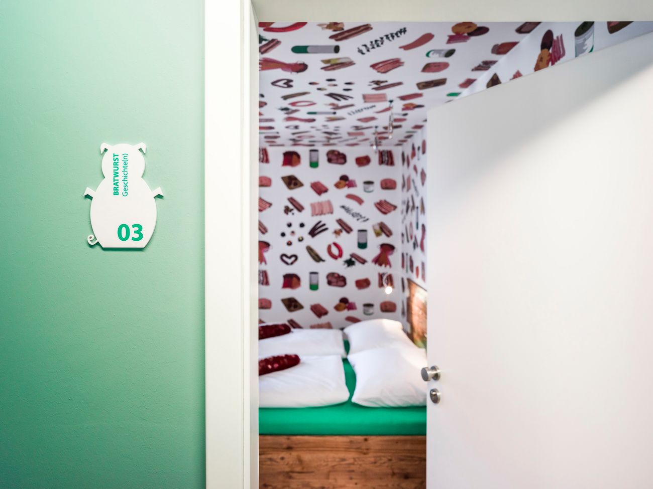 BRATWURSThotel wieder offen - umdieWurst.de Zimmer