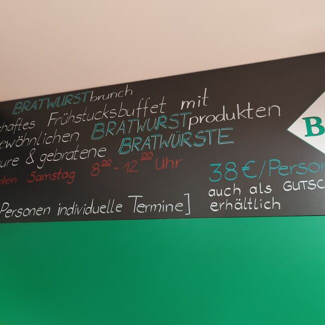 BRATWURSTbrunch jeden Samstag im BRATWURSThotel