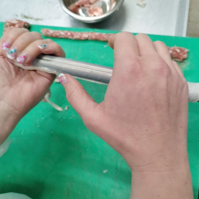 Schnappschuss vom BRATWURSTfüllen