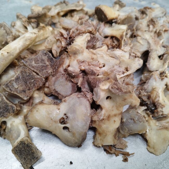 Abgefieselte Knoche für Fleischsulze - umdieWurst.de