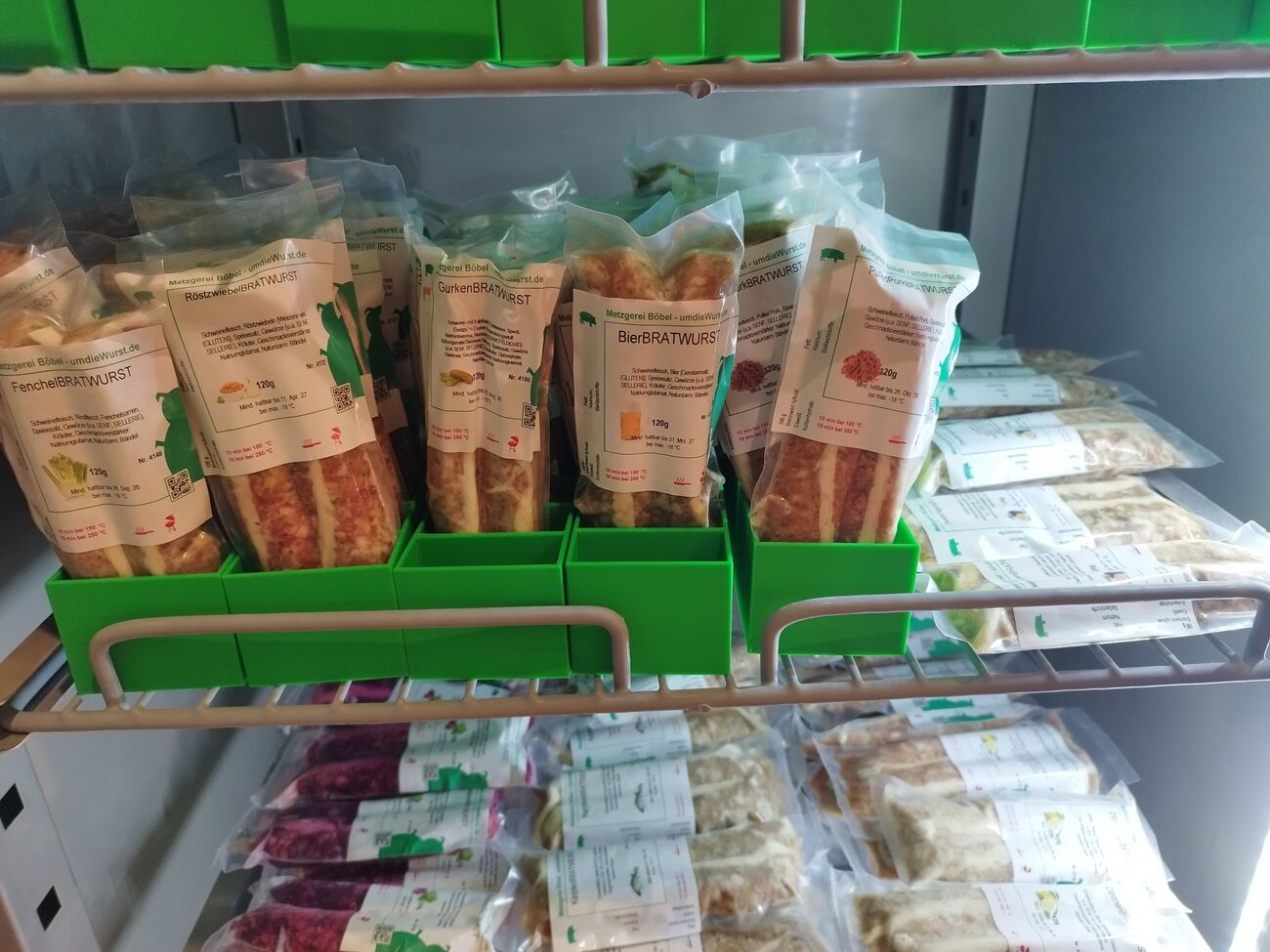 BRATWURSTvarianten in Fächern welche mittels 3-D-Druck produziert wurden