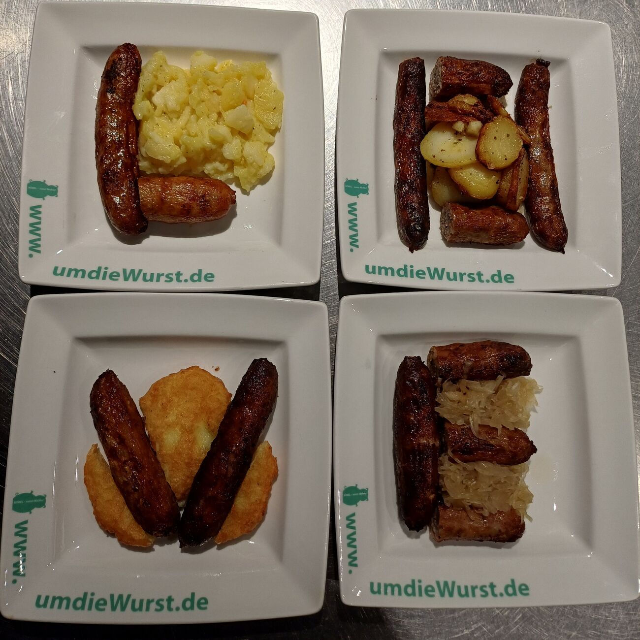 BRATWÜRSTE gebraten in Form von L-O-V-E angeordnet