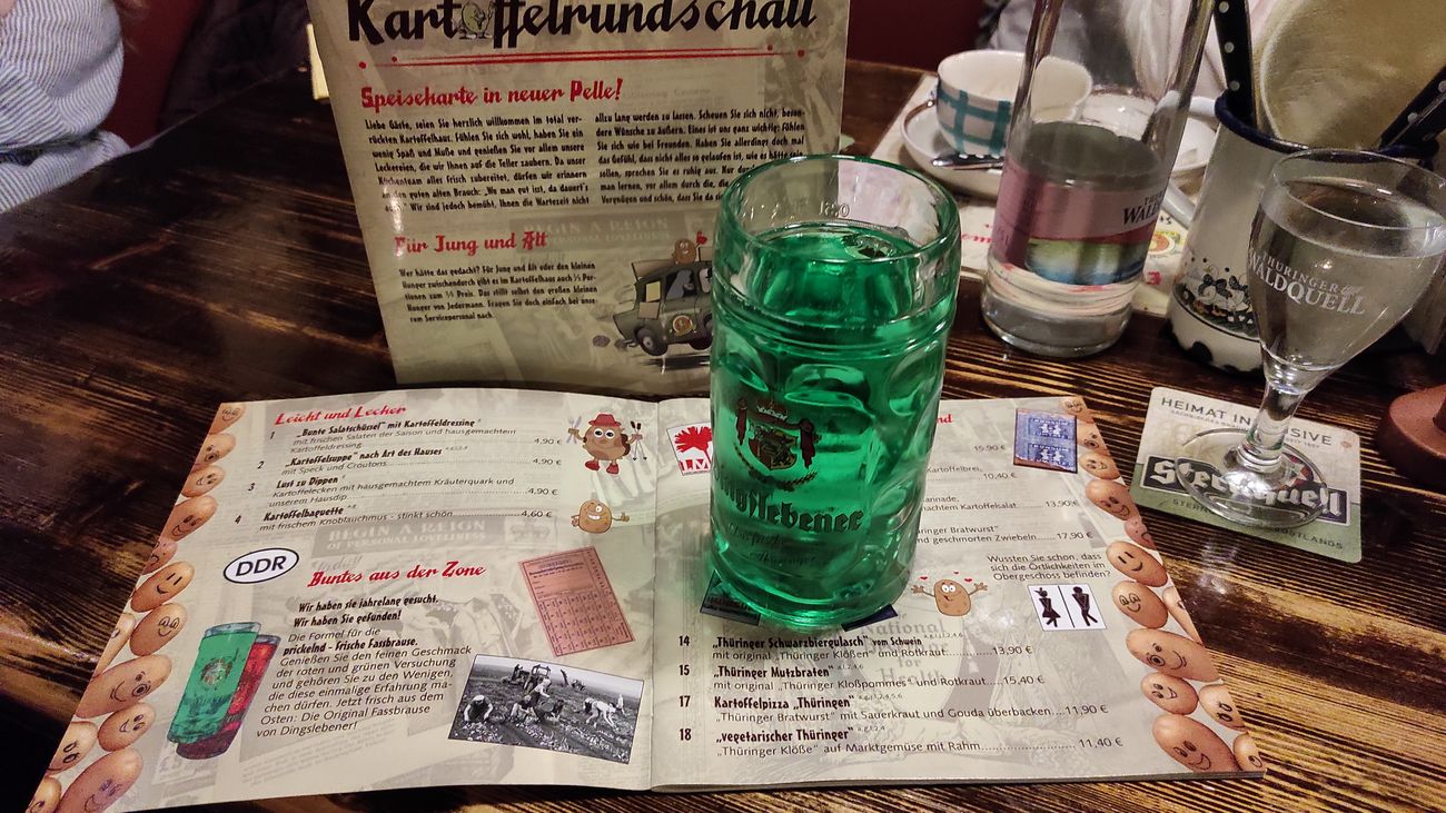 Grünes Getränk - Böbelfarbe ;-)
