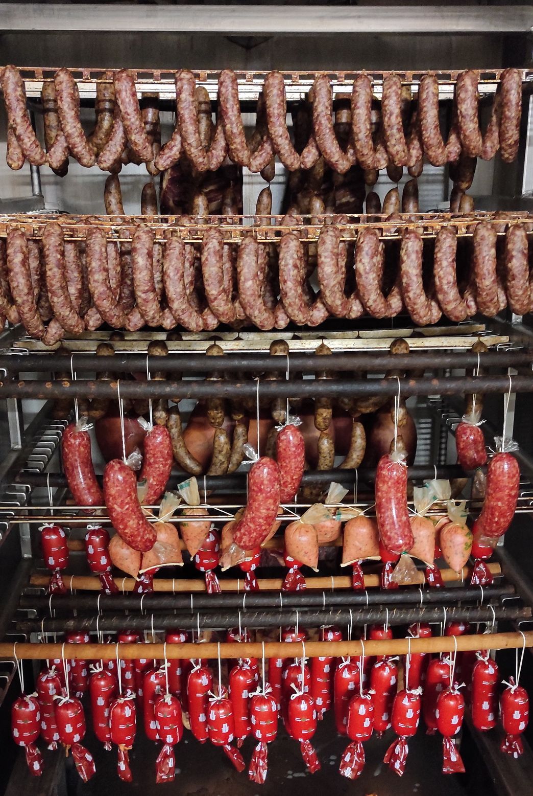 Täglich Rauchfrisch in den Laden - Metzgerei Böbel
